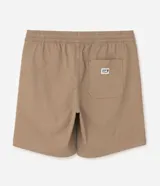 Bermuda masculina de sarga color marrón con textura efecto corderoy, corte regular, cintura elástica con cordón de ajuste y bolsillos laterales.