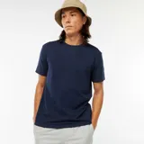 Camiseta azul de manga corta con cuello redondo.