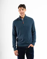 Buzo de tejido de punto color azul oscuro, con cuello alto y medio cierre frontal con tirador de cuero. Presenta puños y ruedo acanalados.