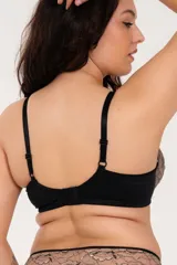 Soutien reductor color avellana con aro, breteles elásticos regulables y espalda reforzada con ganchos regulables.