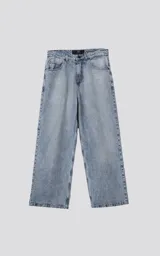 Pantalón de denim 100% algodón, color celeste claro con efecto acid wash. Diseño de cinco bolsillos y calce wide leg.