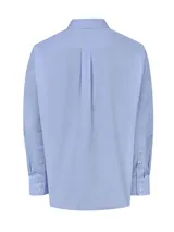 Camisa de manga larga para hombre, color celeste con microcuadros blancos, corte regular fit. Presenta cuello button-down y un pequeño logo bordado de un pato en el bolsillo del pecho.