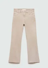 Jeans flare tiro alto color beige, de diseño crop con bajo deshilachado, cinco bolsillos, trabillas para cinto y cierre frontal con cremallera y botón.