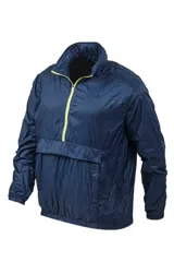 Buzo de abrigo Topper con medio cierre y cuello alto, color azul marino con detalles en color amarillo flúor en el cierre. Cuenta con un bolsillo frontal tipo canguro.