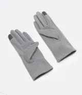Guantes largos de invierno color gris, confeccionados en poliéster, con punta de los dedos del pulgar y índice reforzada en material oscuro para uso táctil (touch screen).