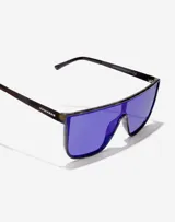 Gafas de sol Hawkers unisex, modelo Weed, con montura carey y lentes espejadas azules.
