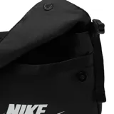 Bandolera Nike Sportswear modelo Futura 365, color negro con logo Swoosh estampado en blanco en la parte frontal. Cuenta con cierre de solapa magnética, correa ajustable para el hombro y bolsillo trasero con cierre.