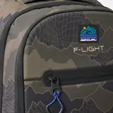 Mochila Rip Curl F-Light Posse 35L Search con diseño estampado de camuflaje en tonos verdes y negros, múltiples compartimentos con cierre, correas de compresión frontales y base negra reforzada.