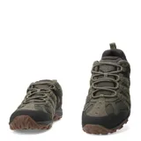 Zapatos de senderismo Merrell modelo Accentor 3, color verde oliva con detalles en negro y suela de goma color marrón. Confeccionados en una combinación de gamuza y malla transpirable, cuentan con cierre de cordones y diseño robusto para mayor tracción y estabilidad.