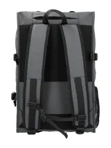 Mochila gris RKF fabricada en poliéster reciclado repelente al agua, con múltiples compartimentos, bolsillos laterales de red, cordón elástico frontal y llavero mosquetón.
