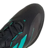 Championes urbanos Adidas Feroza, edición especial Mercedes AMG Petronas F1 Team. Diseño en color negro con las icónicas tres tiras en color turquesa y detalle de logo en el talón.