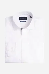 Camisa de manga larga Brooksfield confeccionada en algodón pima, con cuello clásico, cierre frontal con botones y puños ajustables.