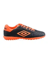 Championes Umbro modelo Touch TF para hombre, color negro, con capellada de PU texturizada y logo Umbro brillante en el lateral. Suela de caucho con tapones bajos para césped artificial o fútbol 5.