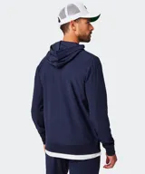 Hoodie negro de manga larga, con capucha y calce relajado, confeccionado en tejido ligero y suave.