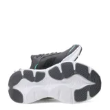 Championes urbanos Umbro modelo Dash, color gris con detalles en negro y acentos en turquesa. Presentan una suela de plataforma blanca y el logo de la marca en el lateral y la lengüeta.