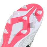 Championes de fútbol Adidas modelo Predator Club Fg/Mg, color blanco con diseño en fucsia y negro, cordones blancos y suela con tapones para césped firme y multisuperficie.