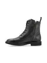 Botín acordonado negro de cuero vacuno, con cierre lateral, cordones de algodón al tono y aplique metálico con logo de marca.