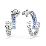 Caravanas de aro Matrix con diseño de tallas mixtas, elaboradas con baño de rodio y decoradas con circonitas transparentes y azules en cortes redondos y baguette.