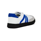 Championes urbanos Austral Champion Boreal, color blanco con detalles en azul y gris.