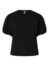 Remera negra de algodón orgánico con cuello redondo y mangas cortas abullonadas con terminación elástica.