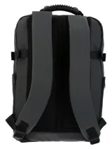 Mochila urbana y outdoor marca RKF, color gris oscuro con base negra. Cuenta con compartimento principal con cierre impermeable, bolsillo para laptop de 15 pulgadas, múltiples compartimentos frontales, bolsillos laterales para botellas y correas ajustables. Incluye un llavero mosquetón decorativo y parche de cuero sintético con logo en la parte inferior.