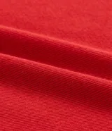 Blusa tipo muscle tee de corte holgado, confeccionada en tejido rib acanalado, con escote redondo y diseño sin mangas.