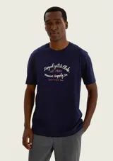 Remera de manga corta color beige con cuello redondo y diseño estampado en el pecho con el número 1880.