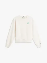 Buzo de cuello redondo de corte regular, color blanco, con logo script bordado en color verde en el pecho y bandera de la marca bordada en el puño. Presenta cuello, puños y cintura acanalados.