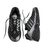 Championes de running Adidas modelo Adistar Control 3, color negro con detalles en gris oscuro. Presentan una estructura de malla transpirable con refuerzos sintéticos laterales y suela de goma resistente.