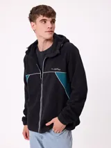 Campera de polar con cierre frontal, capucha ajustable y diseño con bloques de color azul marino y detalles en bordó. Presenta el logo de la marca bordado en el pecho.