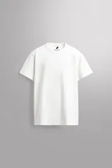Camiseta de corte relajado confeccionada en tejido de algodón compacto, con cuello redondo y manga corta, perteneciente a la línea Zara Athleticz.