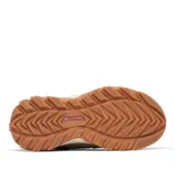 Calzado de trekking Columbia modelo Strata Trail Low Wp Techlite, color arena con detalles en gris, marrón y rosado. Parte superior de malla y gamuza con construcción impermeable Omni-Tech, entresuela amortiguadora TechLite y suela Omni-Grip para tracción en todo terreno.