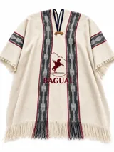 Poncho Bagual color beige con diseño de guardas geométricas en tonos grises, negros y burdeos. Cuenta con flecos en el ruedo y las mangas, cuello en V con tira decorativa y el logo de la marca bordado en el pecho.
