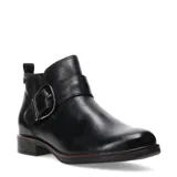 Bota de caña baja marca Bottero, confeccionada en cuero negro, con taco bajo y detalle de tira con hebilla metálica lateral.