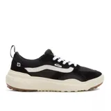 Championes Vans Ultrarange Neo VR3 negros con la clásica banda lateral blanca.