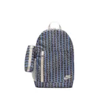 Mochila Nike Elemental color azul con patrón geométrico multicolor y detalles en beige. Incluye un compartimento principal con cierre, bolsillo frontal vertical con cierre, bolsillos laterales de malla y una cartuchera removible a juego.