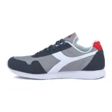 Championes Diadora Simple Run grises con detalles en azul marino y blanco.