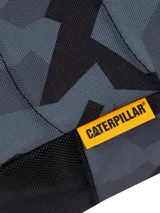 Bolso tipo bandolera Caterpillar modelo Ryan Shoulder Bag, con estampado geométrico en tonos grises y negros, correa ajustable y logo bordado de la marca en el frente.