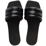 Sandalias Havaianas You Milan color negro, con tira ancha acolchada y logo de la marca en blanco.