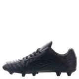 Championes de fútbol Umbro modelo Touch FG, color blanco. Diseñados para césped natural, cuentan con capellada de material sintético resistente y suela con tacos estratégicamente ubicados para mayor tracción y estabilidad.