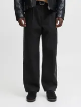 Pantalón negro de tiro alto y corte wide leg, con pliegues frontales y confeccionado en algodón.