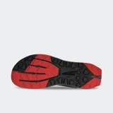 Championes de trail running Altra Superior 7, color negro con detalles en gris y rojo.