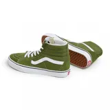 Championes Vans modelo SK8-HI de caña alta, color verde oliva con detalles en blanco. Presentan el diseño clásico de la marca con la banda lateral característica, confeccionados en una combinación de lona y gamuza, con suela de goma vulcanizada.
