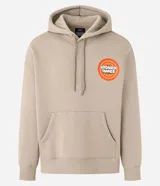 Hoodie cerrado color beige, confeccionado en algodón y poliéster con interior de felpa. Presenta un gran estampado trasero con el personaje de Looney Tunes Piu Piu (Tweety) con aspecto rebelde, rodeado de texto estilo graffiti que dice "REBEL" y "WINGS" en tipografía goteante.