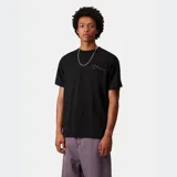 Remera de manga corta negra con cuello redondo y un pequeño estampado sutil en el pecho izquierdo con el logo de Carhartt WIP.