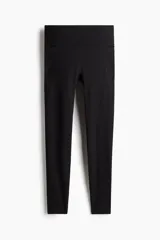 Leggings deportivas de talle alto confeccionadas en tejido funcional SoftMove y DryMove, que ofrece suavidad, sujeción y absorción de sudor. Presentan cintura ancha y bolsillos laterales abiertos en cada pierna.