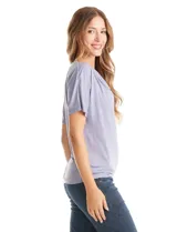 Remera de modal marca Philosophy, con diseño de cuello volcado y mangas cortas.