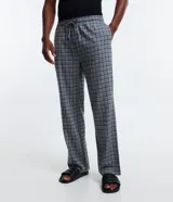 Pantalón de pijama masculino de franela con estampado de cuadros grises y negros, cintura elástica y lazo ajustable.
