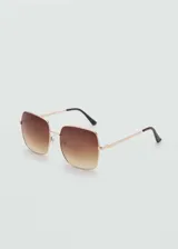 Gafas de sol con montura metálica cuadrada y lentes degradadas en tonos marrones.