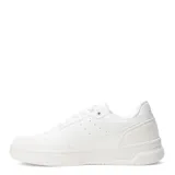 Championes urbanos de diseño minimalista en color beige, con paneles de gamuza en la puntera y el talón, cierre de cordones y suela de goma al tono.